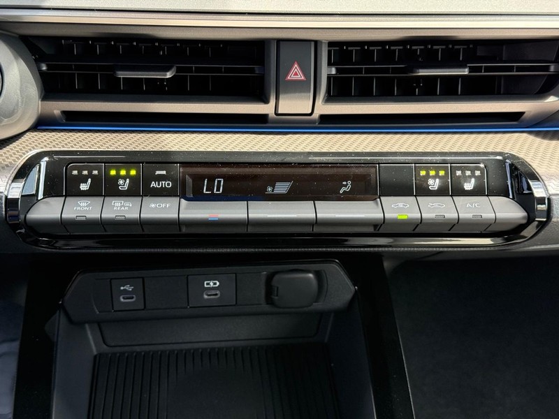 Toyota Prius Vehicle Image 14