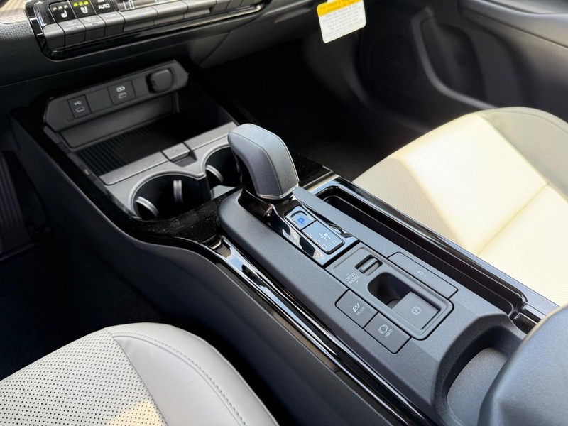 Toyota Prius Vehicle Image 15