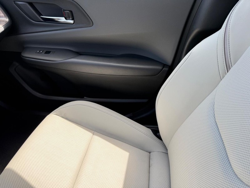 Toyota Prius Vehicle Image 16
