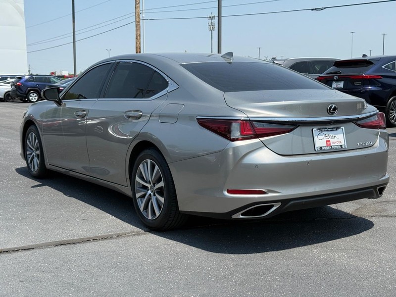 Lexus ES Vehicle Image 05