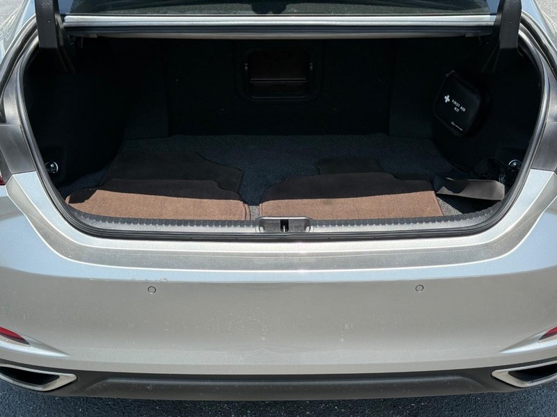 Lexus ES Vehicle Image 06