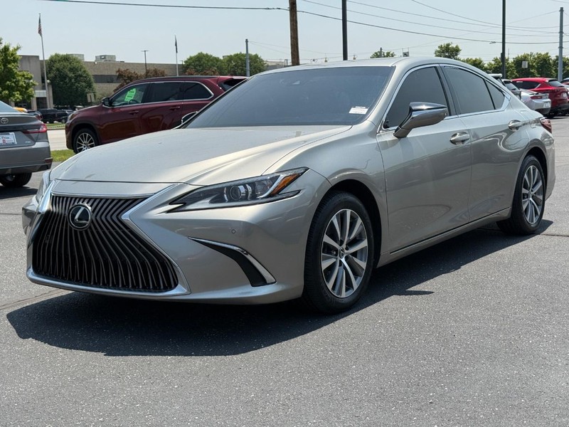 Lexus ES Vehicle Image 08