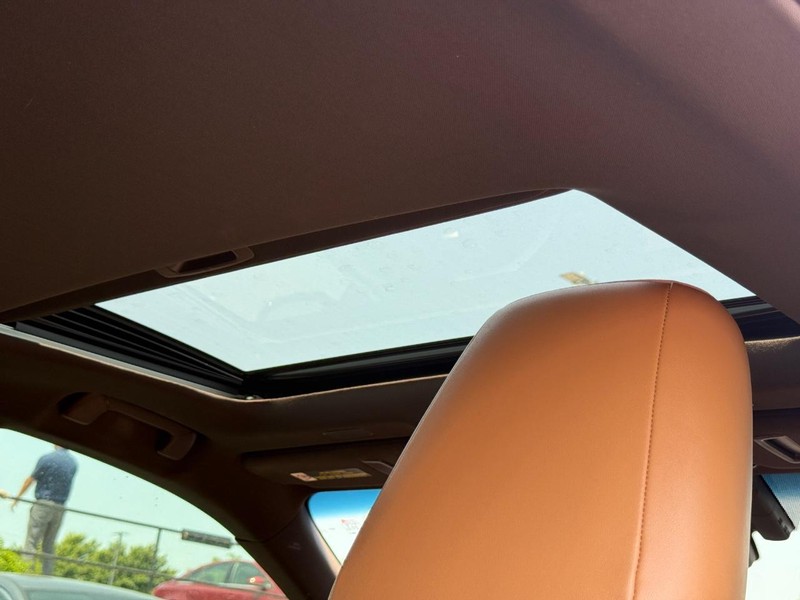 Lexus ES Vehicle Image 11