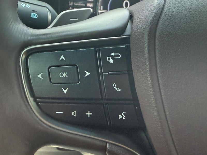 Lexus ES Vehicle Image 14