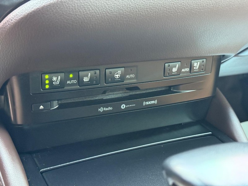 Lexus ES Vehicle Image 20