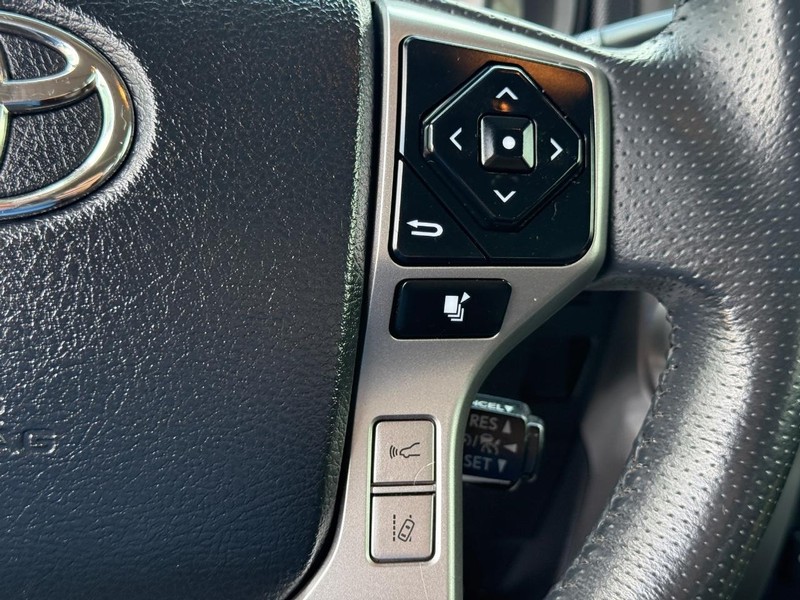 Toyota 4Runner Vehicle Image 16