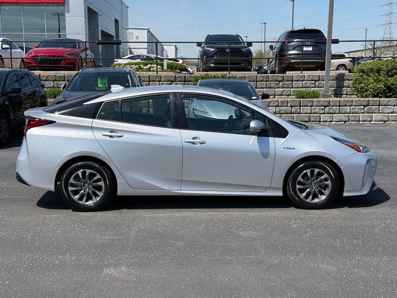 Toyota Prius Vehicle Image 02