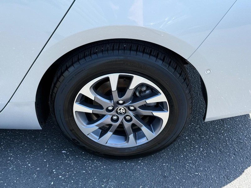 Toyota Prius Vehicle Image 06