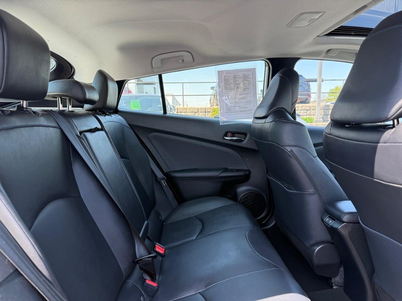Toyota Prius Vehicle Image 10