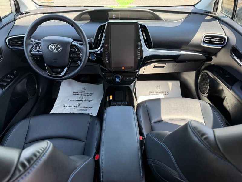 Toyota Prius Vehicle Image 12