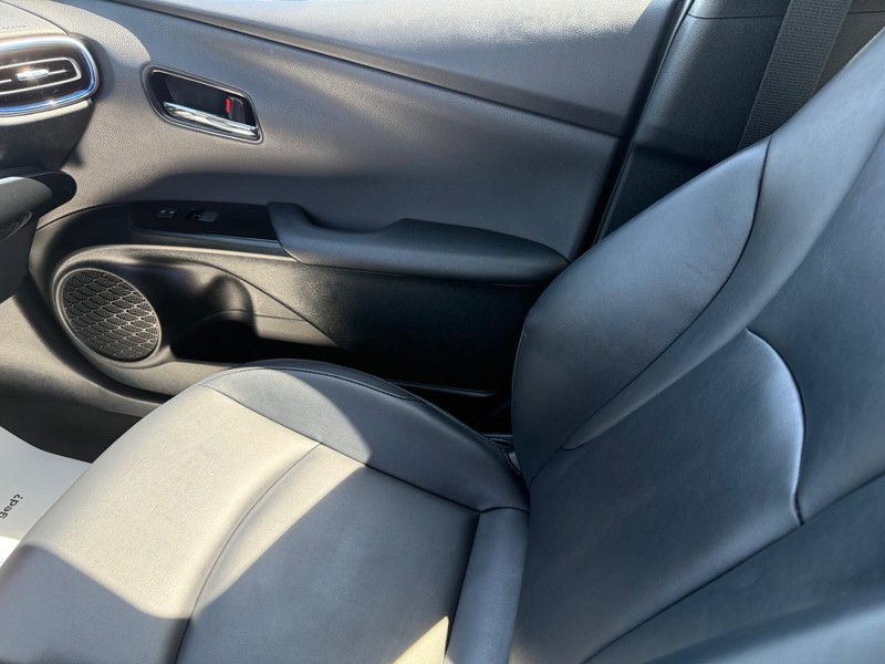 Toyota Prius Vehicle Image 21