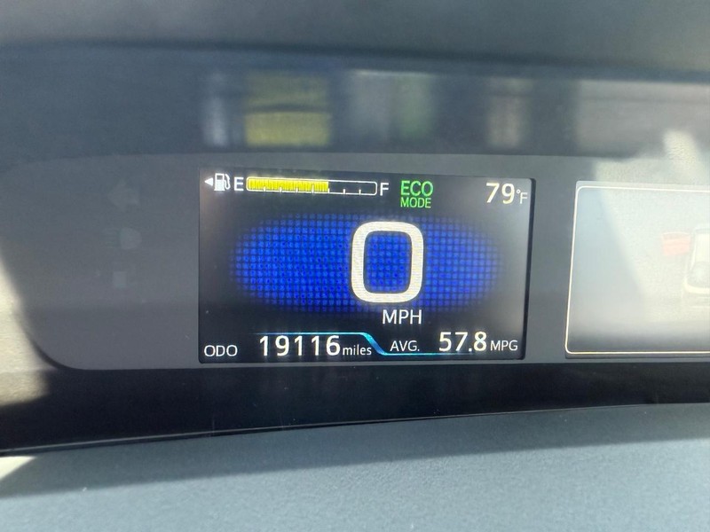 Toyota Prius Vehicle Image 22