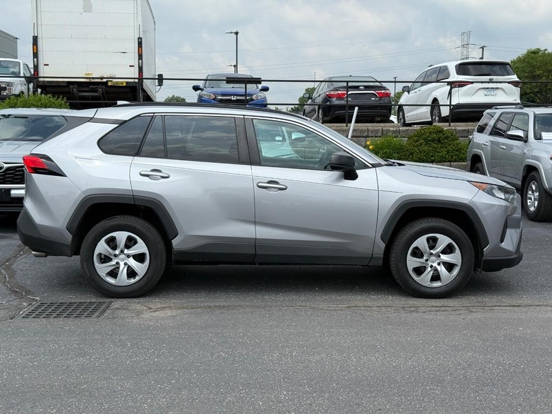 Toyota RAV4 Vehicle Image 02