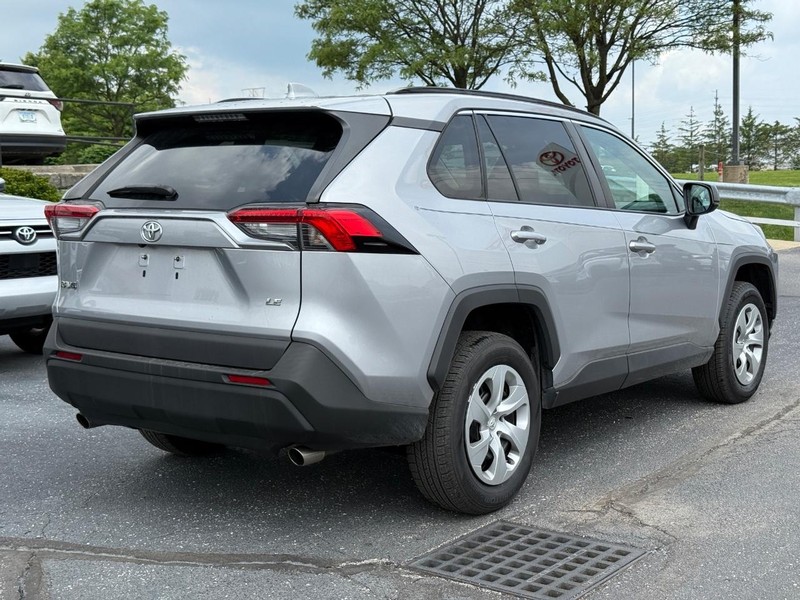 Toyota RAV4 Vehicle Image 03