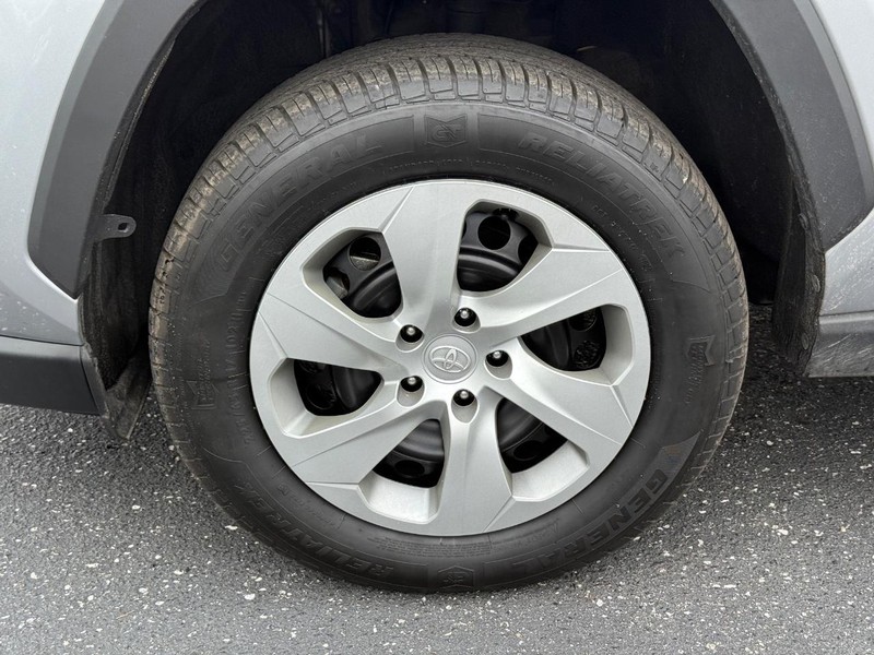 Toyota RAV4 Vehicle Image 07