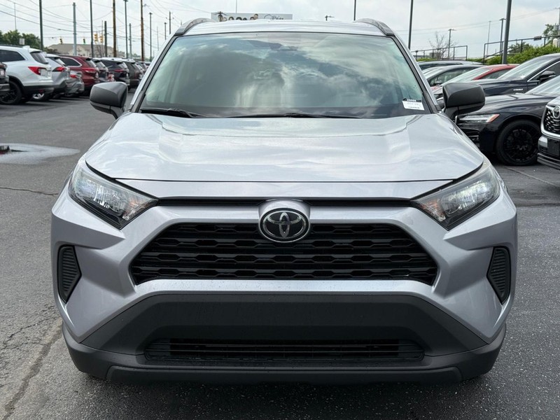 Toyota RAV4 Vehicle Image 09