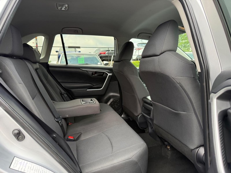 Toyota RAV4 Vehicle Image 10