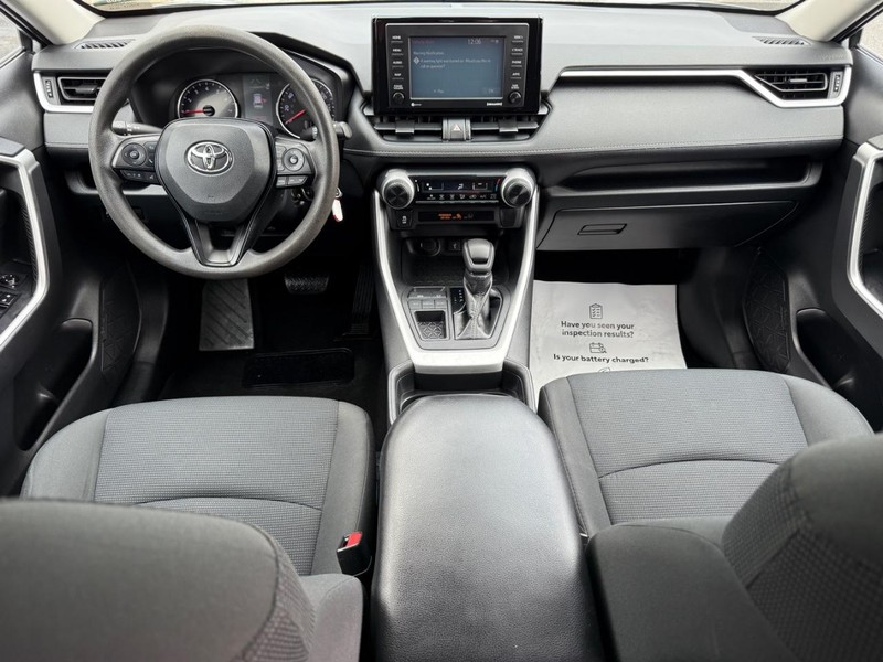 Toyota RAV4 Vehicle Image 11