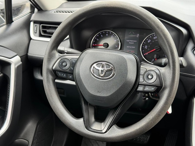 Toyota RAV4 Vehicle Image 12