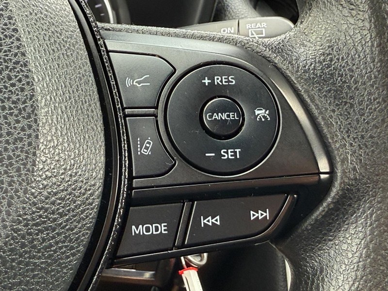 Toyota RAV4 Vehicle Image 14