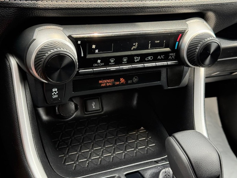 Toyota RAV4 Vehicle Image 17