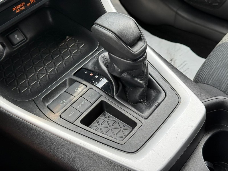 Toyota RAV4 Vehicle Image 18