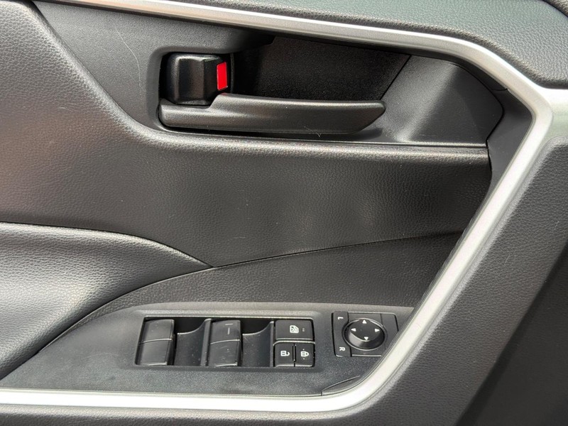 Toyota RAV4 Vehicle Image 22
