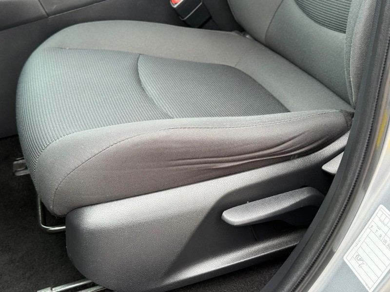 Toyota RAV4 Vehicle Image 23