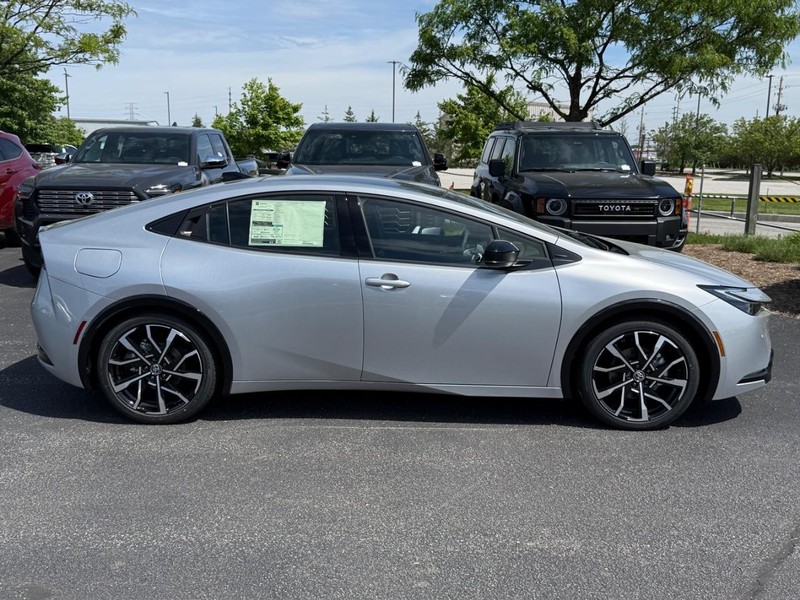 Toyota Prius Plug-In Hybrid Vehicle Image 02