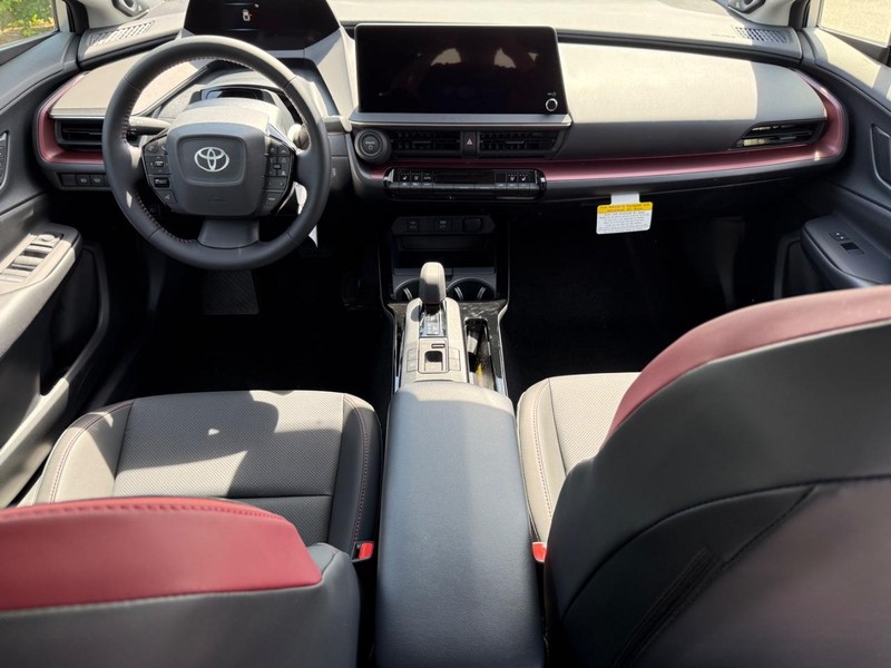 Toyota Prius Plug-In Hybrid Vehicle Image 06