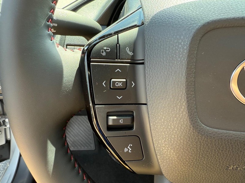 Toyota Prius Plug-In Hybrid Vehicle Image 07
