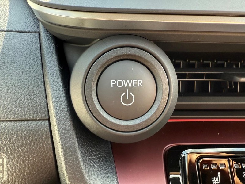 Toyota Prius Plug-In Hybrid Vehicle Image 09
