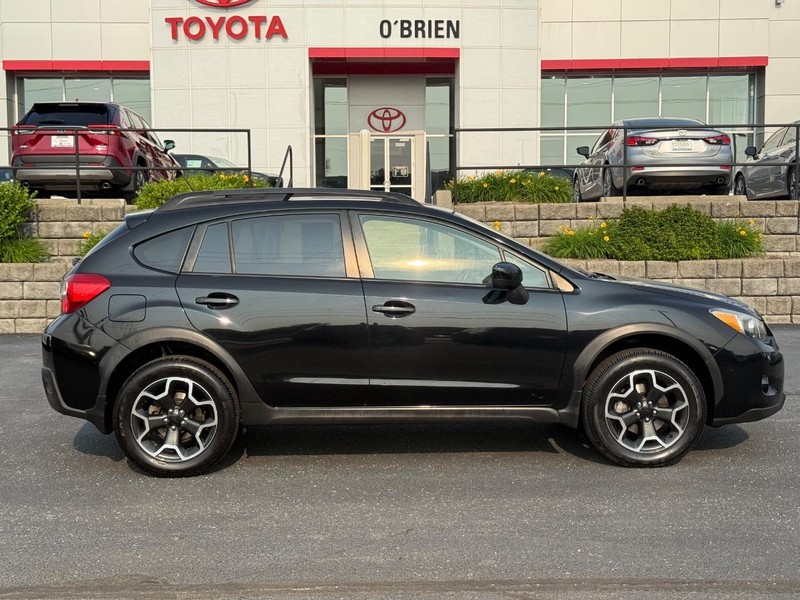 Subaru XV Crosstrek Vehicle Image 02