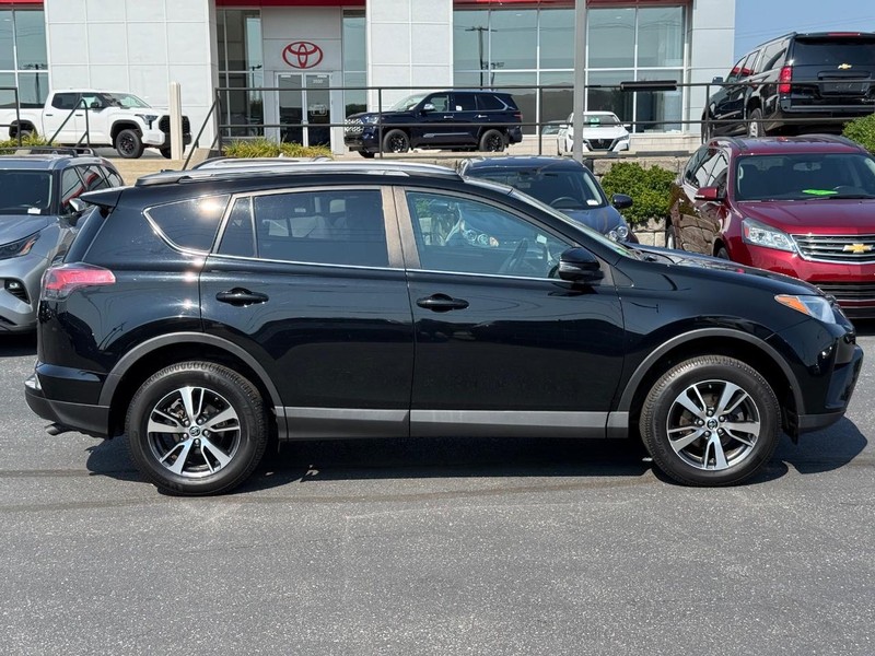 Toyota RAV4 Vehicle Image 02