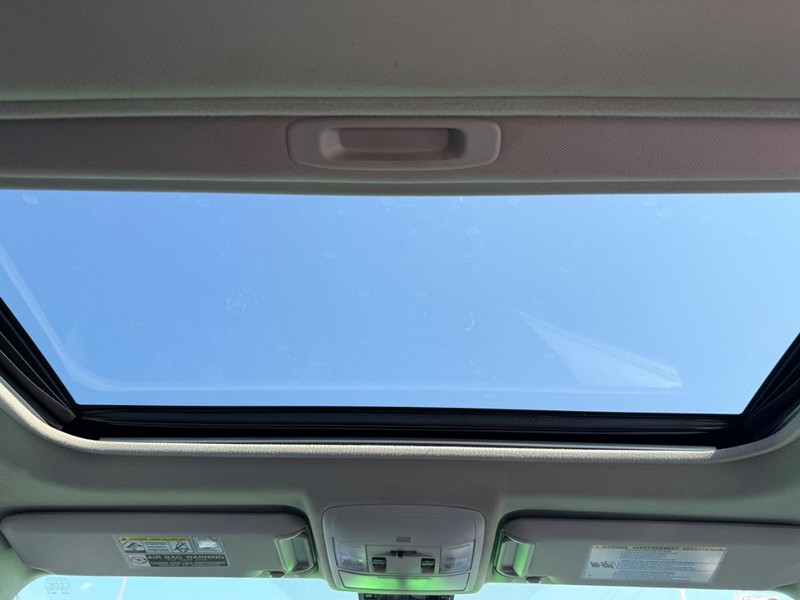 Toyota RAV4 Vehicle Image 11