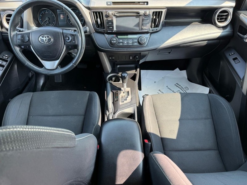 Toyota RAV4 Vehicle Image 12