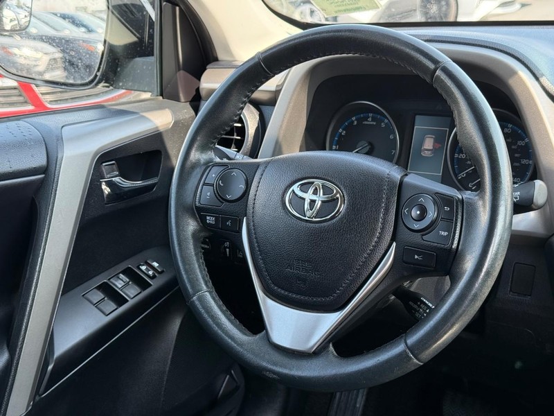 Toyota RAV4 Vehicle Image 13