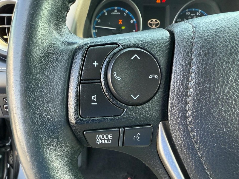 Toyota RAV4 Vehicle Image 14