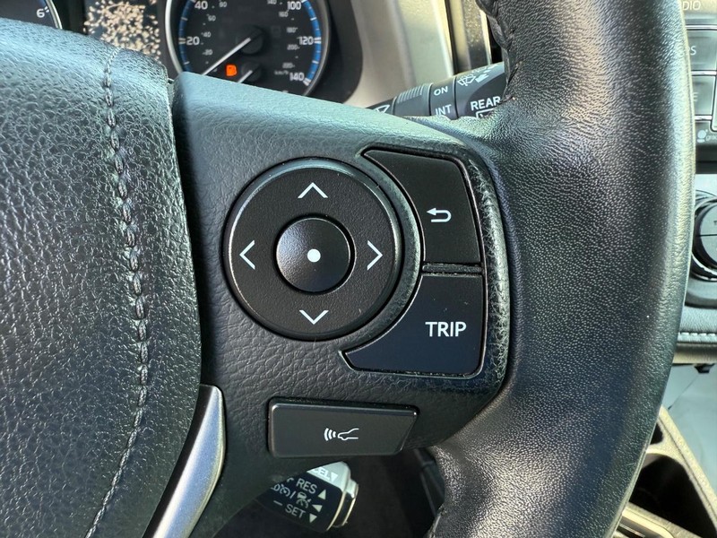 Toyota RAV4 Vehicle Image 15