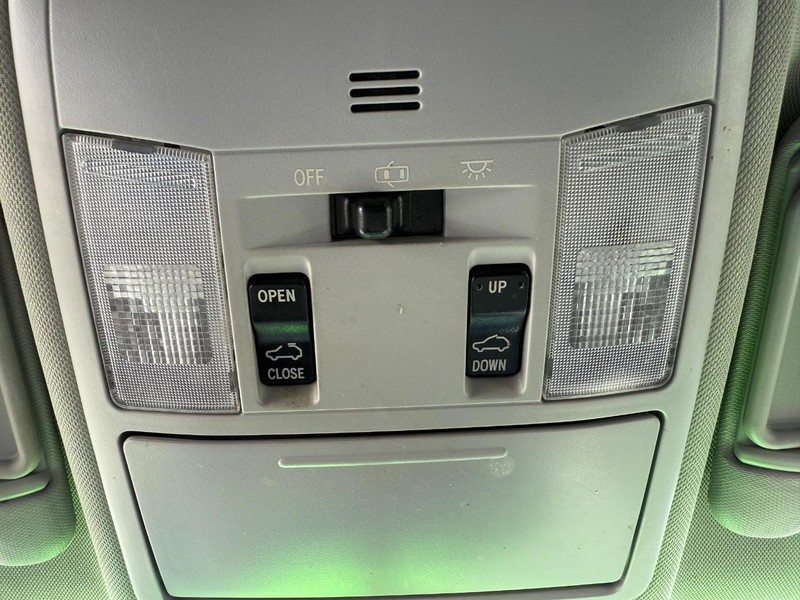 Toyota RAV4 Vehicle Image 21