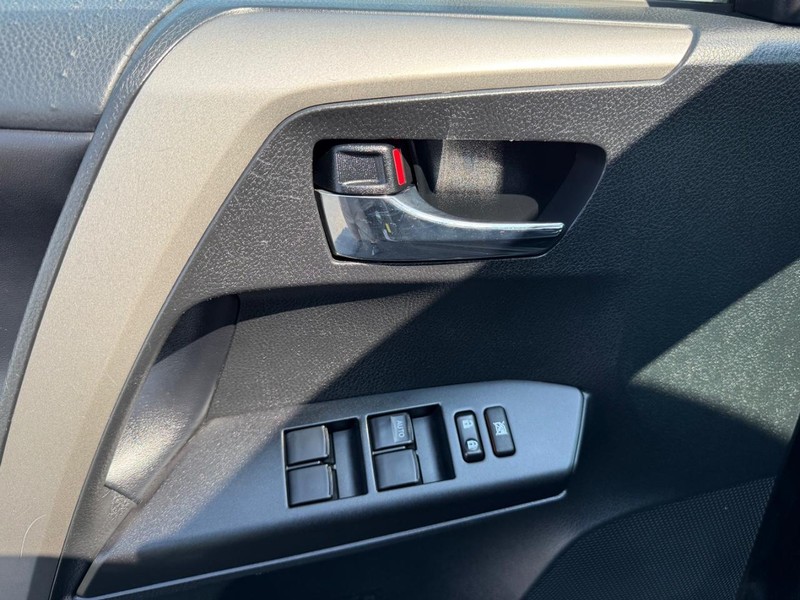 Toyota RAV4 Vehicle Image 24