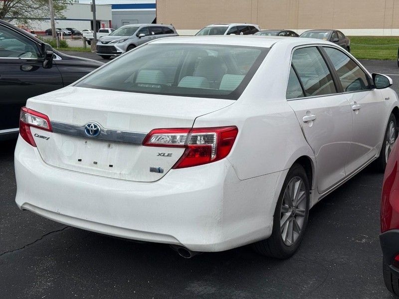 Toyota Camry Hybrid Vehicle Image 04
