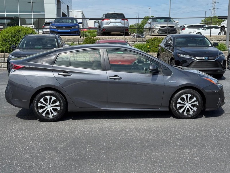 Toyota Prius Vehicle Image 02
