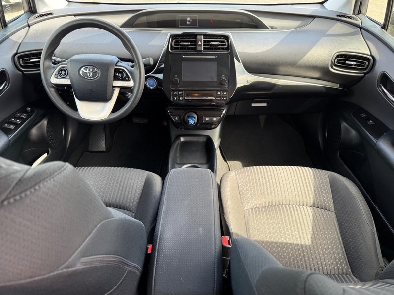 Toyota Prius Vehicle Image 11