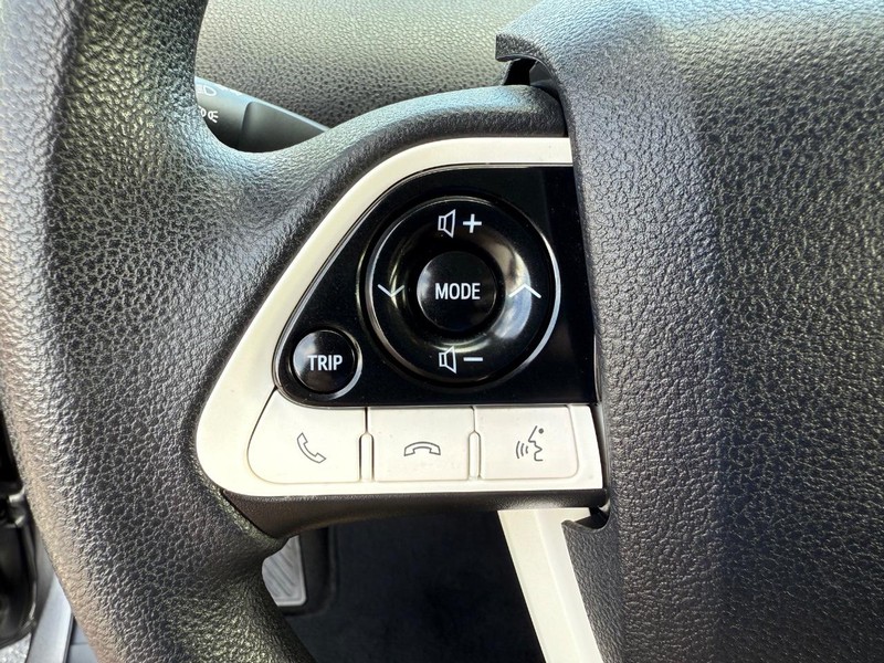 Toyota Prius Vehicle Image 13