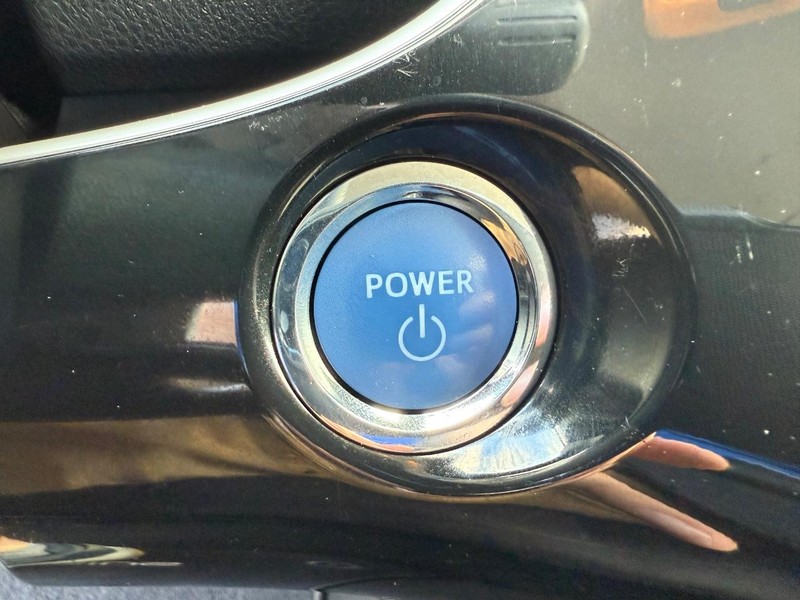 Toyota Prius Vehicle Image 15