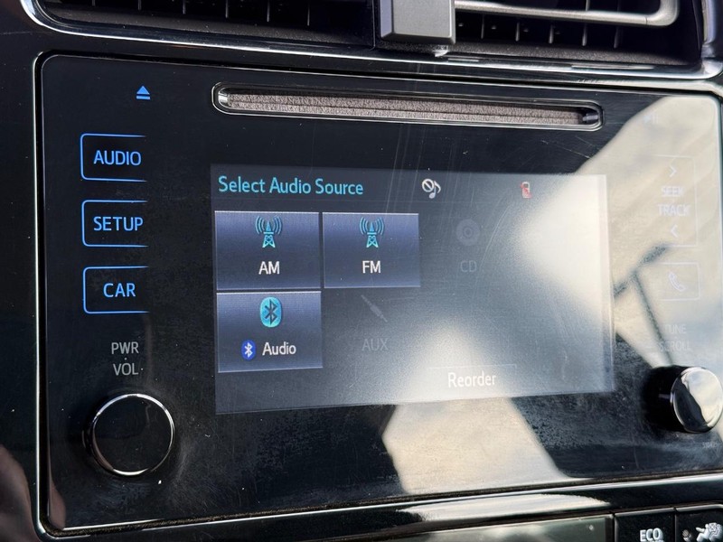 Toyota Prius Vehicle Image 16