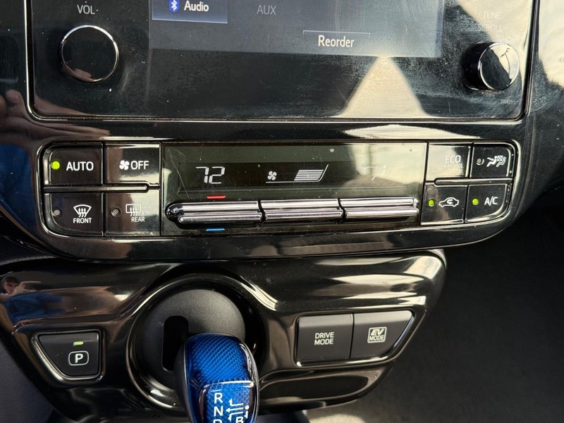 Toyota Prius Vehicle Image 18