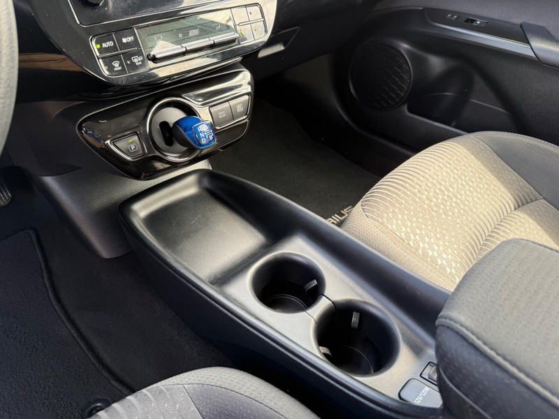 Toyota Prius Vehicle Image 19