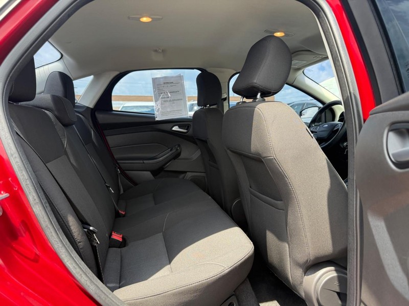 Ford Focus Vehicle Image 10
